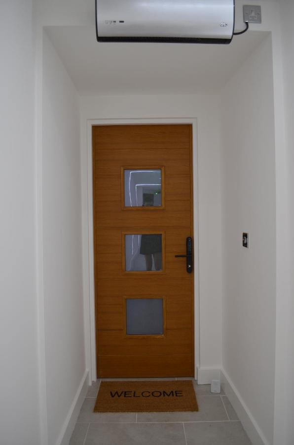 Executive Bright And Airy Studio Apartment In Sydenham Лондон Екстер'єр фото